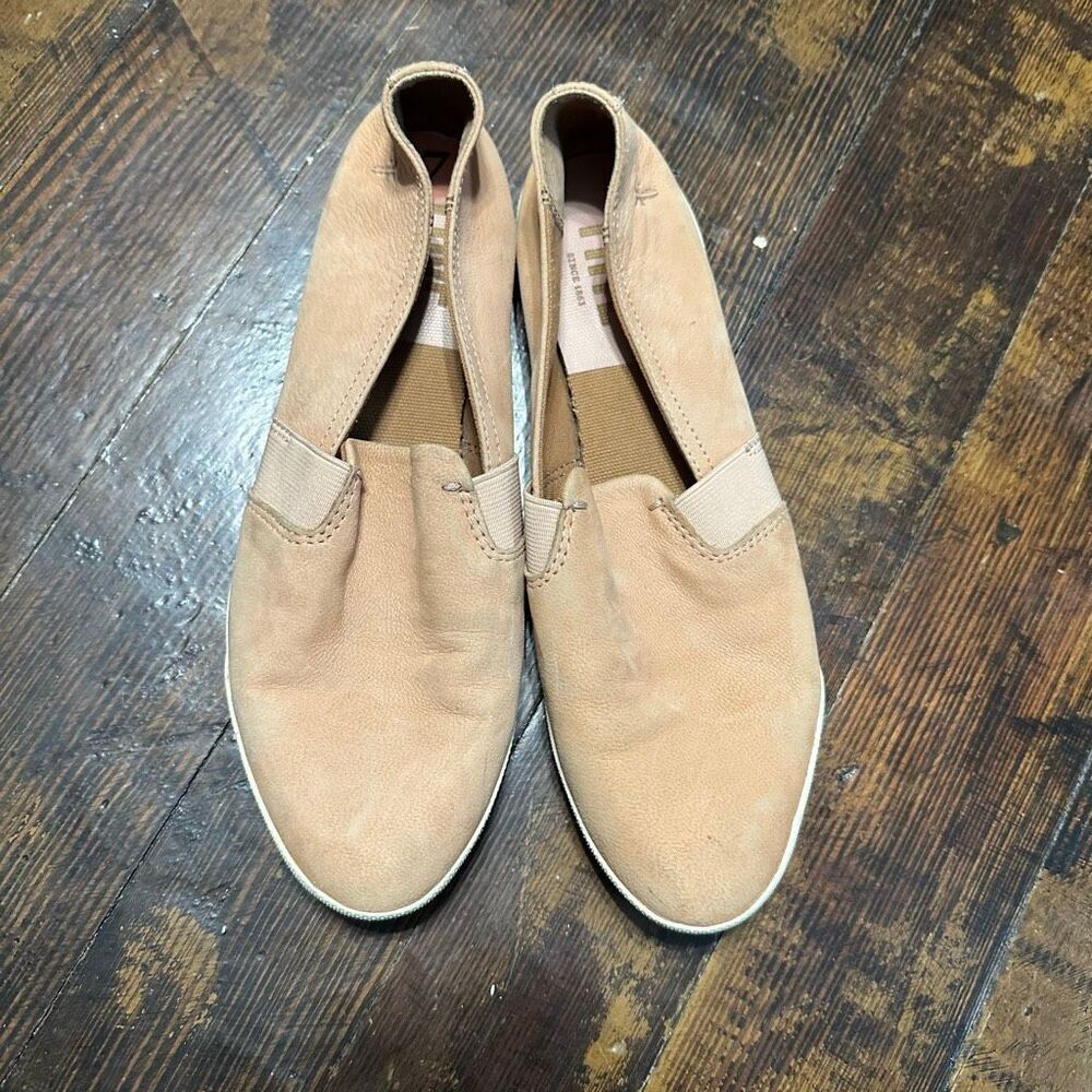 Frye Lisa luxe slip on tan 7 minimalist elevated basics flats